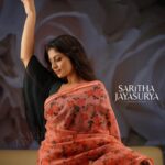 Athmiya Instagram - Yet again💚❤️🌷🌹 @sarithajayasurya_designstudio @sarithajayasurya @jeesjohnphotography @sreshtamakeup 🌷🌹💝