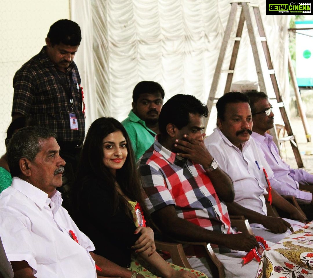 Athmiya Instagram - All about yesterday ❤️❤️ Thunjath Ezhuthachan Bolsheviks College - a blend of lovely innocent smart creative and amazing students and their dedicated nurturing and enthusiastic faculties..❤️privileged to inaugurate the College Arts Club Fest❤️extremely happy and overwhelmed by the love and warmth i received from all of you dears❤️Thanks again for having me on ua Special Day❤️ Special thnx @_vishnu_bindhu_ n Sithara fr the drawing ❤️👗 @chakitha_designs ❤️