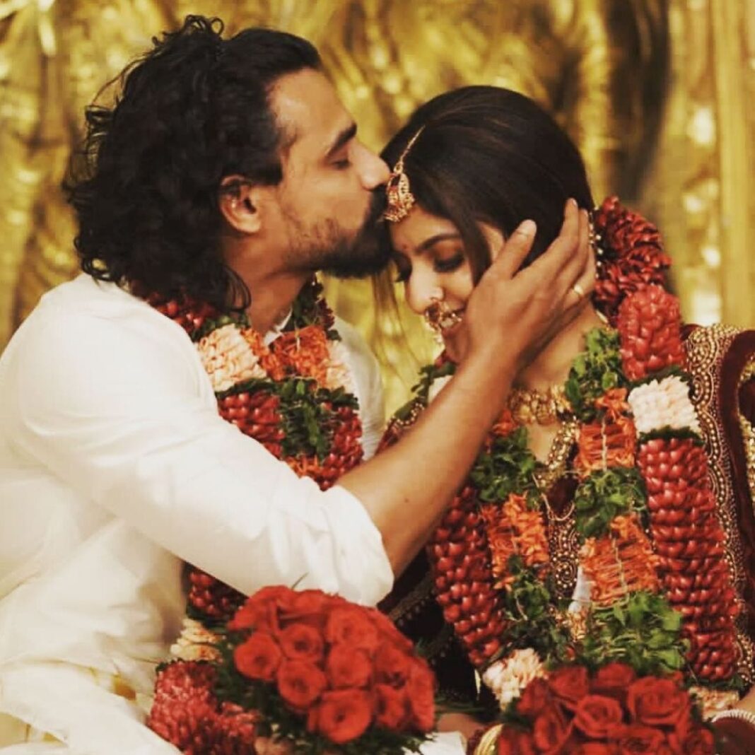 Athmiya Instagram - It’s a Year Sanuu @sanoopknambiar 💐❤️ Taking this opportunity to shower my sincere gratitude and thanks to all dear n near ones who worked hardcore for this
