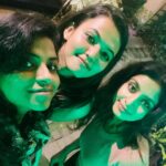 Athmiya Instagram - The Notorious Gang 😎😘🤗❤️ @sulthana_mehr @aparna.das1 @tanviram @sandhya_kp_ @haritha_haribabu My people ❤️