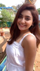 Avantika Mishra Instagram - Happy Valentine’s Day, my single pringles! Celebrate this freedom. Go out, spoil yourself silly today. 😌💋 
.
.
.
.
.
#reelsinstagram #reelitfeelit #valentines #allthesingleladies #bosslady #trendingreels