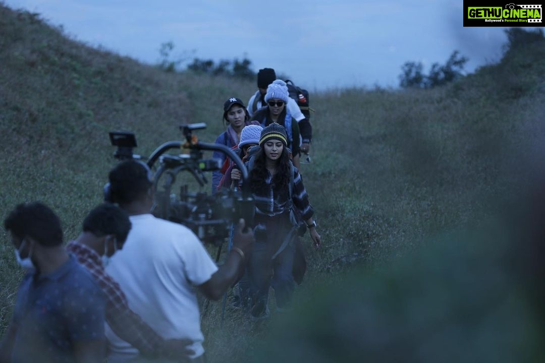 Avika Gor Instagram - Chandini loves to trek! #10thclassdiaries coming soon. #telugu #happynewyear #bts #gimbleshot Chikmaglore