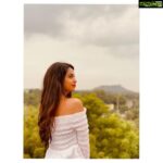 Avika Gor Instagram - I don’t know who needs to hear this but “The sky will not always be grey” 🌈☀️ Pc: multi-talented hero @kalyaan_dhev 💙 Taramati Baradari