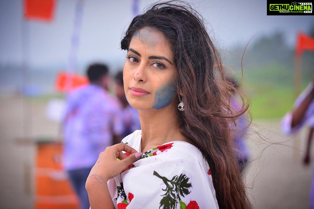 Avika Gor Instagram - Yesterday was the last day of shoot for my first ever Telugu feature film production. #AvikaScreenCreations along with #SatyaKrishnanProductions . So grateful. Can’t wait to show you all this #RomanticDrama ! Announcements soon❤️ Thank you team for showing the confidence in me, means a lot, couldn’t have done this without your faith.✨