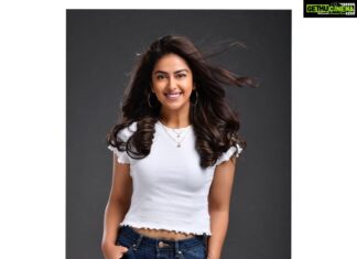 Avika Gor Instagram - And the shoot begins 🎬 @sreedharseepana @peoplemediafactory @aaartsofficial @kalyaan_dhev Hyderabad, India