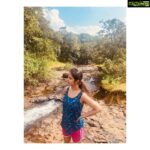 Avika Gor Instagram – Touristy pictures on point🤓
Pc @milindchandwani
Name a song that you think of when you see these pics.. see you in the comments 🌈🌻