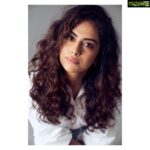 Avika Gor Instagram - The very first shoot after my fitness journey was with some of the most talented people in the industry. @eshaangirri @harmann_kaur_2.0 @sandysartistry you guys are awesome! I was excited and nervous so I looked at myself in the mirror only after the styling & Hair-makeup was done for look 1 . The first statement that came out of my mouth was, "Dude, I love what you've done to my hair." and Sandy was kind enough to share that, "It's your natural hair. We didn't need to do much.” It made me realise how we all take so many of our qualities/characteristics for granted. I was so busy worrying about what I didn't like in myself, that I didn't really acknowledge the good things(not just physical appearance, overall). Ever since, I try my best to think of the positives in me & it helps me feel confident & peaceful. So take 5 secs and tell me What are the amazing qualities in you? Share with me in the comments 🌞