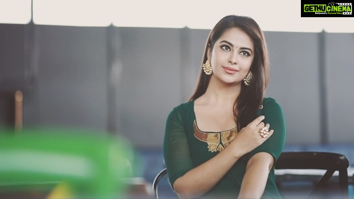 Avika Gor Instagram - #throwback Designer @navya.marouthu photographer @crafty_chandu #bts video by @rollingcaptures Cosmetics @fiorrcosmetics MUA @panduchalapati