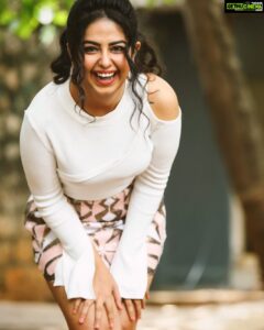 Avika Gor Instagram - I’m happy & you can see it! 😇 #TrailerLaunch #RajuGariGadhi3 #rgg3 Outfit : @shachisood Hairstylist @naidu20081989 Photographer : @dev.kvasu Styling : @sandhya__sabbavarapu