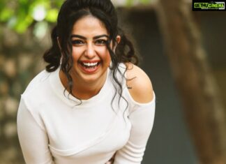 Avika Gor Instagram - I’m happy & you can see it! 😇 #TrailerLaunch #RajuGariGadhi3 #rgg3 Outfit : @shachisood Hairstylist @naidu20081989 Photographer : @dev.kvasu Styling : @sandhya__sabbavarapu