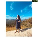 Avika Gor Instagram - Photography: @milindchandwani ladka mere liya kitna kuch kar raha hai🥲 Outfit: mumma’s idea (dress made out of a lungi) kaisa laga? Have you guys done something like this? If yes, please share in the comments I would love some ideas for the future🤓 Hair: genetics & humidity Makeup: nahi kiya Location: somewhere on the way Hyd-Goa P.s. I wore a mask at all times (only took it off for the pics as there was no one around.) Pls stay safe if you guys plan to step out.😊 Ek aur baat, Maldives wala sky toh apun ke paas bhi hai! 🤣 #showoff