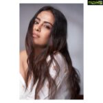 Avika Gor Instagram - Aate jaate, hasste gaate, socha tha maine mann mein kayin baar.. voh pehli nazar, halka sa azar.. karta hai kyun is dil ko bekaraar..