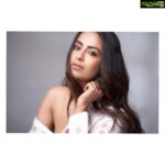 Avika Gor Instagram - Aate jaate, hasste gaate, socha tha maine mann mein kayin baar.. voh pehli nazar, halka sa azar.. karta hai kyun is dil ko bekaraar..