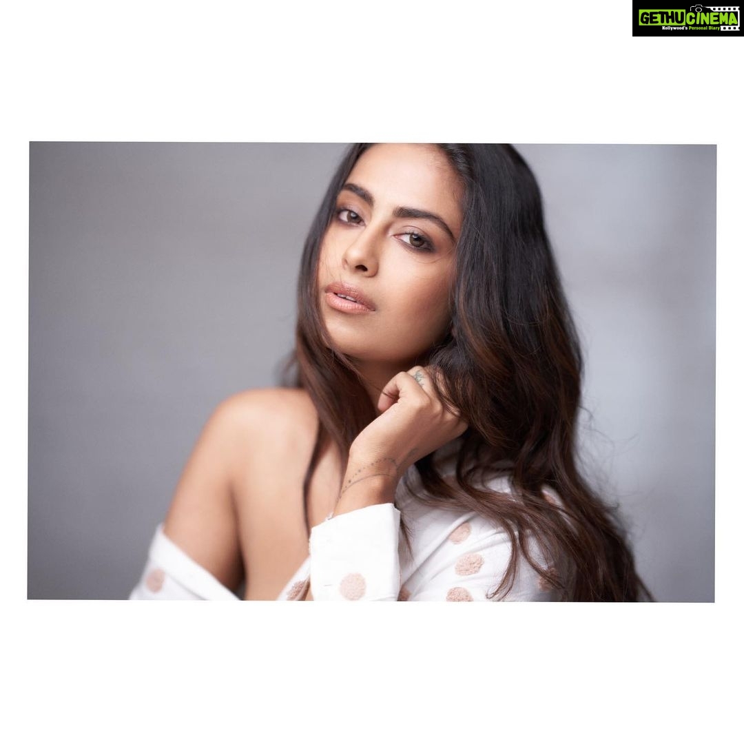 Avika Gor Instagram - Aate jaate, hasste gaate, socha tha maine mann mein kayin baar.. voh pehli nazar, halka sa azar.. karta hai kyun is dil ko bekaraar..