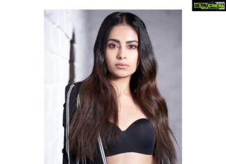 Avika Gor Instagram - Caption this! @avigowariker thank you sir. @rohit_bhatkar @nishisingh_muah @viniyardfilms @ashviniyardi @jubinrajeshdesai Mumbai, Maharashtra