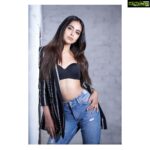 Avika Gor Instagram - Caption this! @avigowariker thank you sir. @rohit_bhatkar @nishisingh_muah @viniyardfilms @ashviniyardi @jubinrajeshdesai Mumbai, Maharashtra