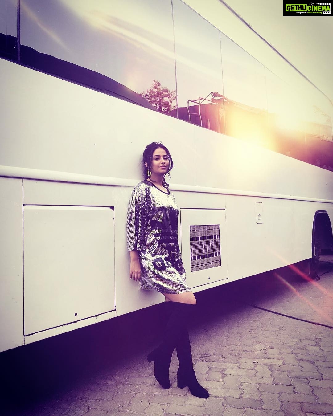 Avika Gor Instagram - “The best is yet to come” Thanks team. #Makeup by @rajesh.makeupartist #hairstyling by @sumankaloya #styledby @saachivj for #kkk9grandfinale on @colorstv #risingstar Reliance Media Works Studio-Film City