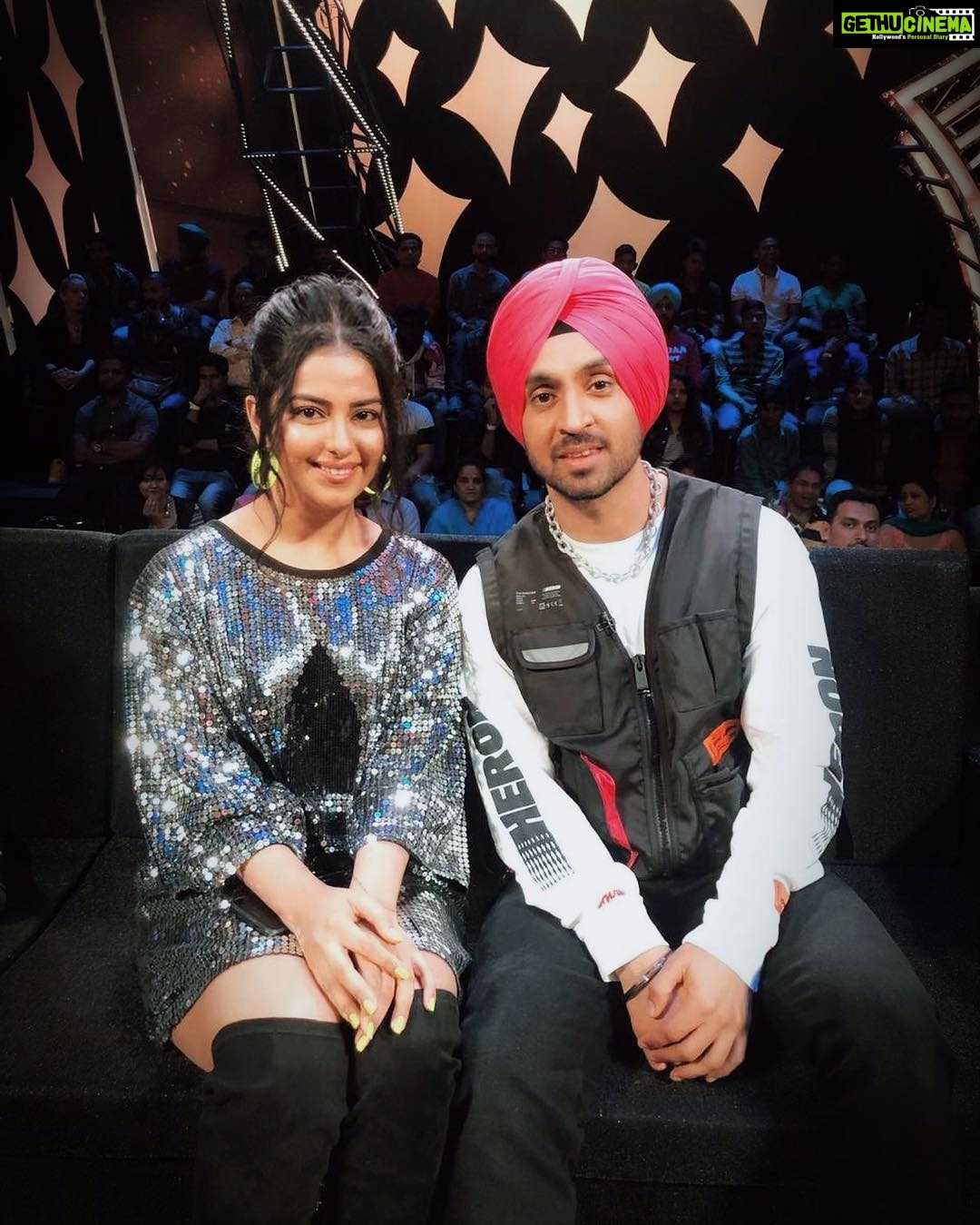 Avika Gor Instagram - Duniya deewani aa mainu milan de layi Par main tan pagal aa..tainu milan de layi.. ❤️ @diljitdosanjh welllll literally.. 🙈 #ILoveYouJi Ps: thank you @bharti.laughterqueen .. I was too shy to ask.🙆🏻♀️ Pc: @shamitashetty_official 💕 #diljitdosanjh Film City