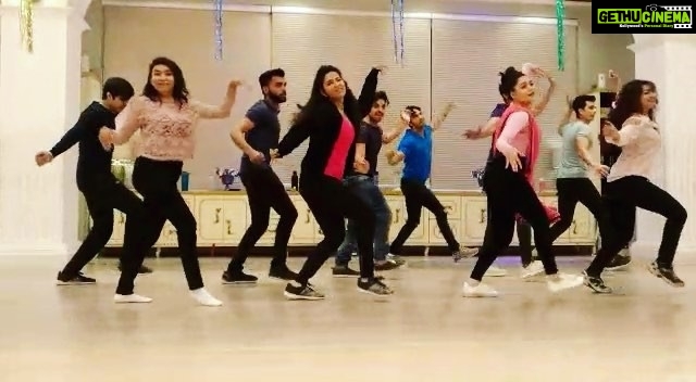 Avika Gor Instagram - @ayushmannk this is for you🤗 #choreography by @aadilkhann #aadilkhanchoreography at @theworlddanceschool #mornibanke from #badhaaiho The World Dance School, India