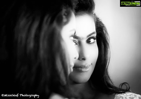 Avika Gor Instagram - #mirror #me #misschiefclicks #misschiefphotography #manishraisinghan #photography #dubai #memories
