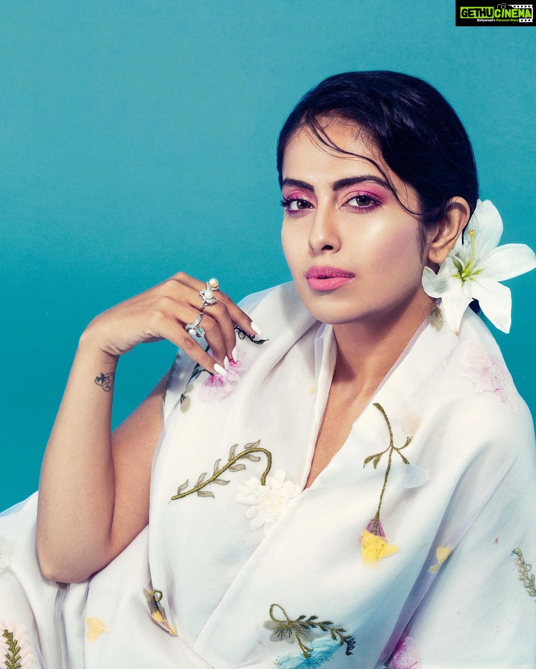 Avika Gor Instagram - ๐ Magazine- @thesurrealmag @hillaryrichmond_ Artist reputation management- @lathiwalatasneem @namita_rajhans_ @shimmerentertainment Styling- @harmann_kaur_2.0 @malkit_gill2697 Hmua- @purplesmakeupstudio Photography- @pratimareddy