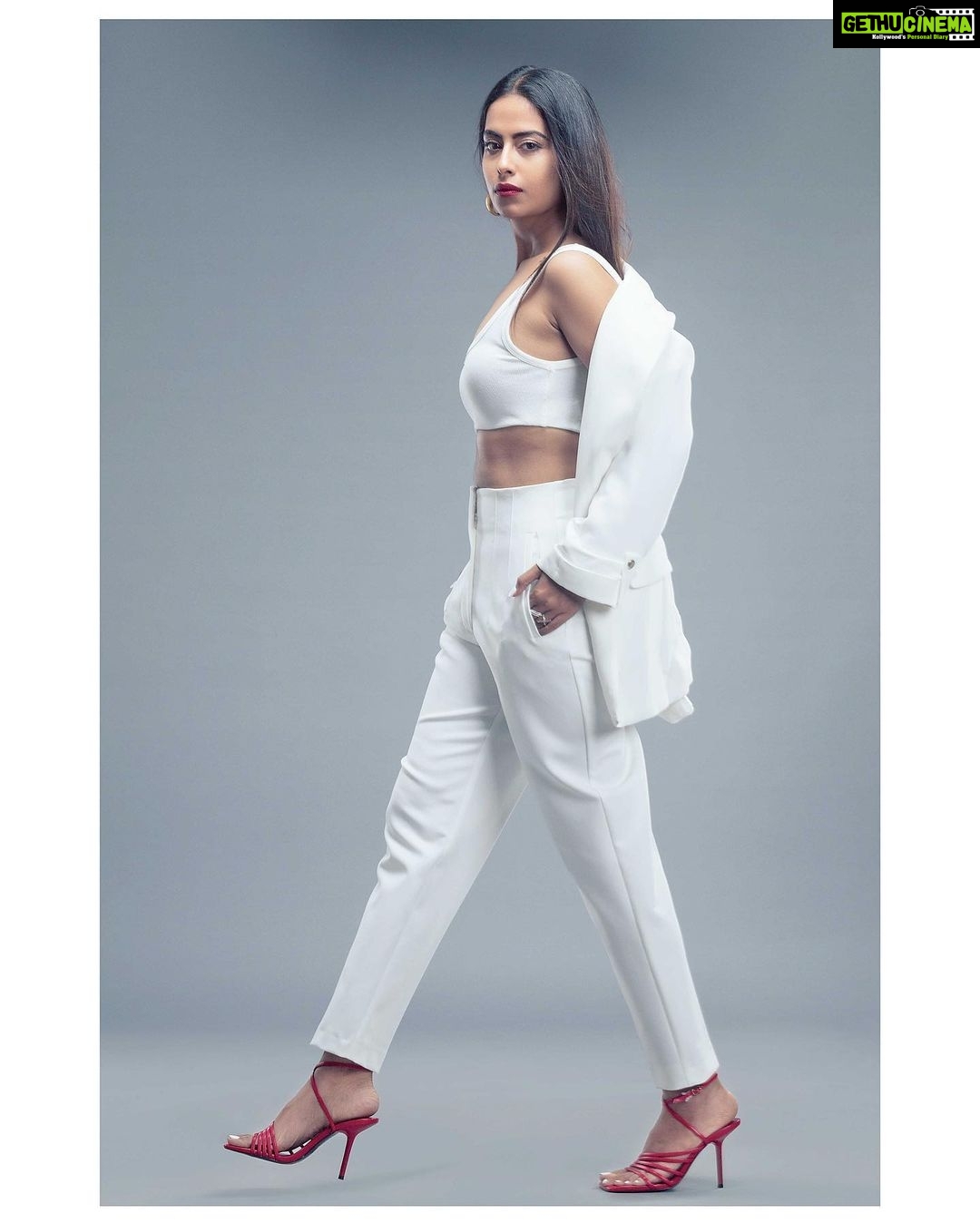 Avika Gor Instagram - Red Lips don’t lie 💋 Magazine @litgleam_mag Edition : November 2021 Stylist: Harmann Kaur @harmann_kaur_2.0 Asst. stylist: Malkit Gill @malkit_gill2697 Photographer: Pratima Reddy @pratimareddy Hair & Makeup: Phani Nemalikanti @purplesmakeupstudio PR @shimmerentertainment Talent Management @viniyardfilms