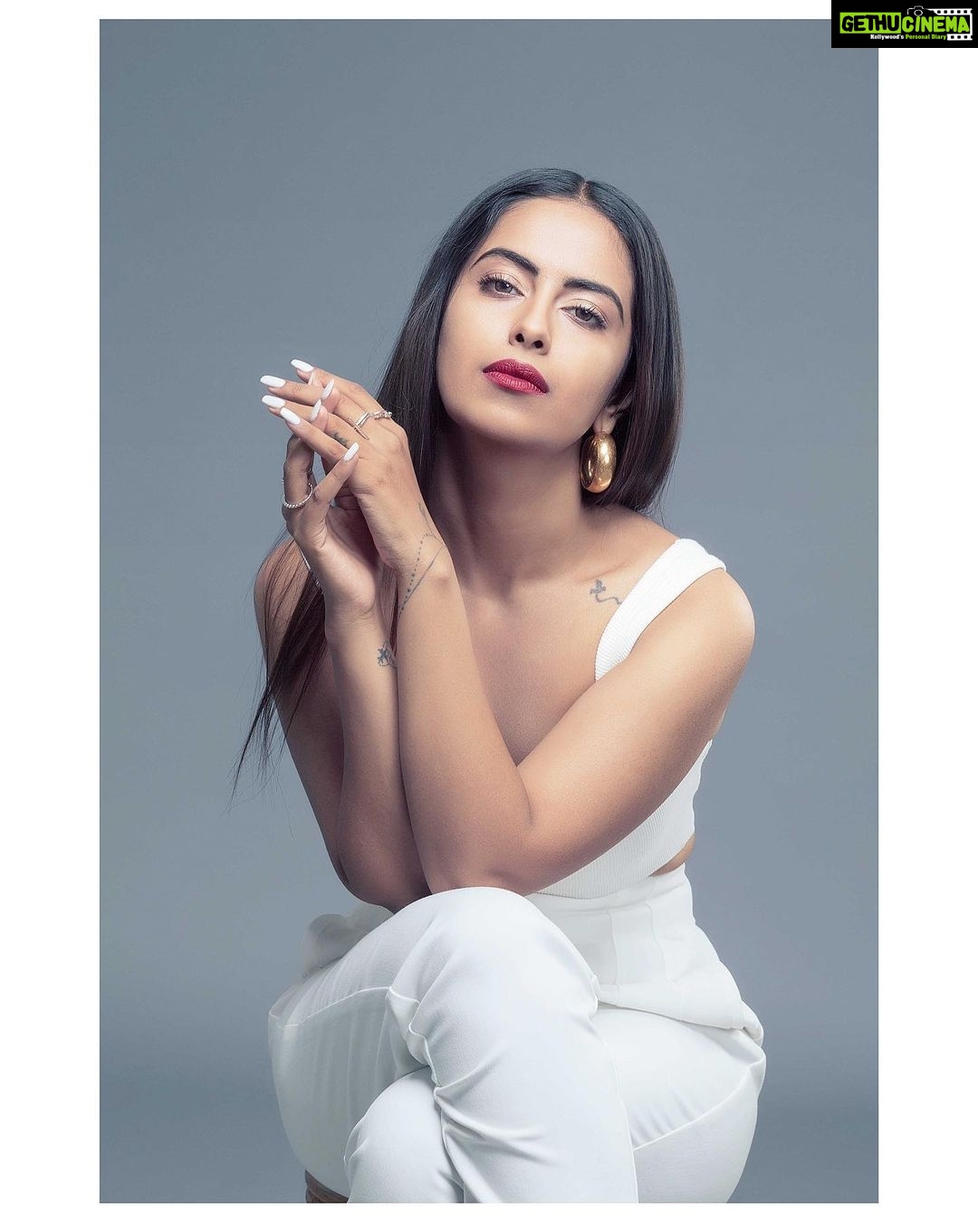 Avika Gor Instagram - Red Lips don’t lie 💋 Magazine @litgleam_mag Edition : November 2021 Stylist: Harmann Kaur @harmann_kaur_2.0 Asst. stylist: Malkit Gill @malkit_gill2697 Photographer: Pratima Reddy @pratimareddy Hair & Makeup: Phani Nemalikanti @purplesmakeupstudio PR @shimmerentertainment Talent Management @viniyardfilms