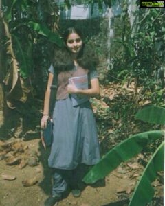 Bhama Instagram - ഒരു പ്ലസ്ടു കാലം 🧏🏻‍♀️