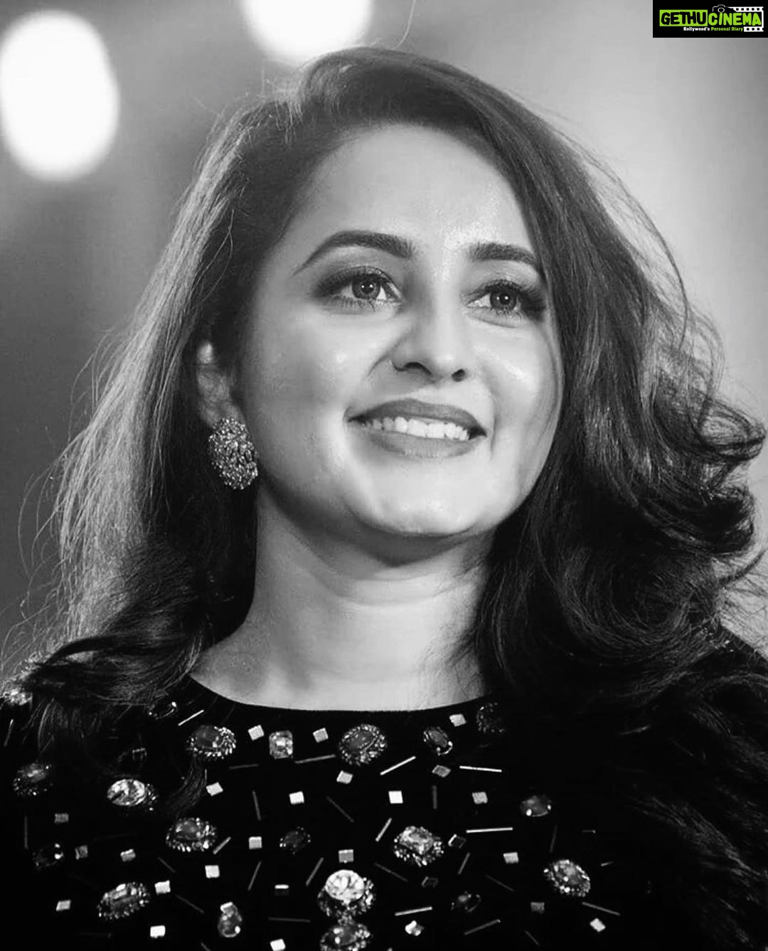 Bhama Instagram - Challenge Accepted đź–¤@actressmuktha @gauthami.nair @veenanair143 @sheeluabraham21 @malavikacmenon #WomenSupportingWomenđź–¤