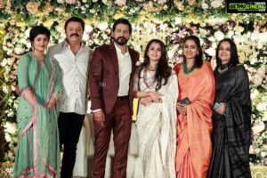 Bhama Instagram - Ettan & Family Love ♥️ #Sureshettan ##Radhikachechi #Bhavni #Gaurichechi