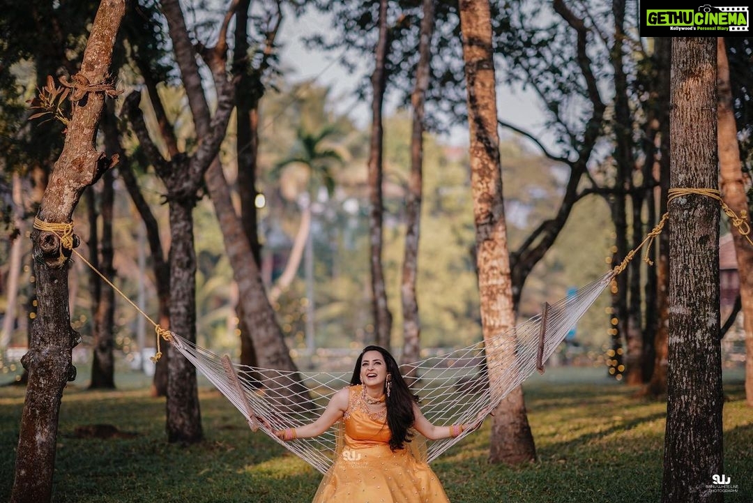Bhama Instagram - @t.and.msignature @tiyaneilkarikkassery