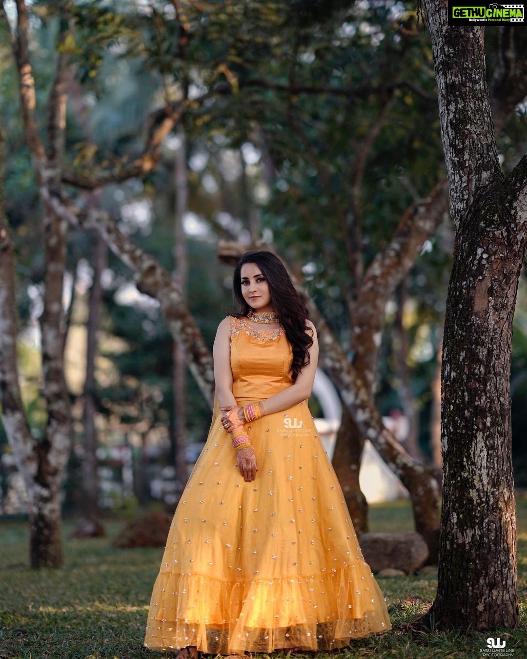 Bhama Instagram - @t.and.msignature @tiyaneilkarikkassery @shibin4865 @sainu_whiteline @shabnam_mehendi_kochi