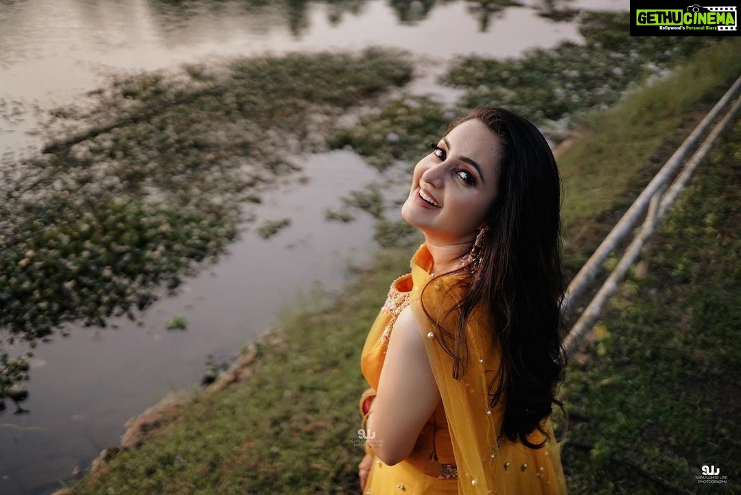 Bhama Instagram - Mehandi Day Thank u 🌿 @t.and.msignature 😇 🌿 @sainu_whiteline 🌿 @shibin4865 🌿@shabnam_mehendi_kochi