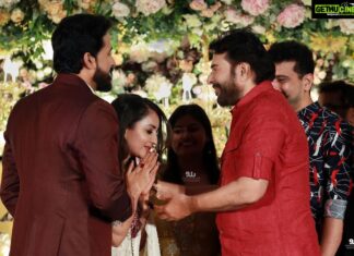 Bhama Instagram - Thank u sooo much dear Mammooka😇 Your presence & blessings made our occasion very special ♥️ Feeling Blessed ♥️🙏 #Mammokka #Legend #wedding # reception #blessing # happiness @mammootty ♥️ Photography - @sainu_whiteline