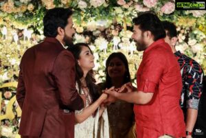 Bhama Instagram - Thank u sooo much dear Mammooka😇 Your presence & blessings made our occasion very special ♥️ Feeling Blessed ♥️🙏 #Mammokka #Legend #wedding # reception #blessing # happiness @mammootty ♥️ Photography - @sainu_whiteline