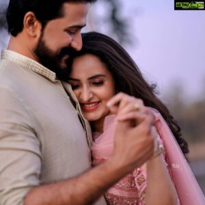 Bhama Instagram - Sharing our engagement photos to you all my dears💍 (2019)
All Prayers&Blessings needed 
Much Love 💕

Thank u so much 
@t.and.msignature 💍
@tiyaneilkarikkassery 💍
@sainu_whiteline 💍