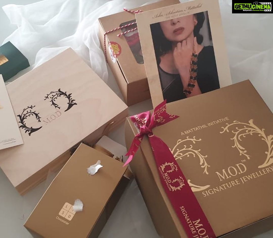 Bhama Instagram - Thank u so much for the Christmas gift my Dear T&M Family ♥️☺️ #2019 #christmas 🧚♀️ @tiyaneilkarikkassery @maria.tiya.maria @mariaakshaymattathil Kochi, India