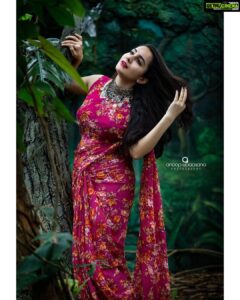 Bhama Instagram - Nothing is more beautiful than the loveliness of woods before sunrise 🌿 #wildrose #mangalavanam #morning @anoopupaasana_photography 🌿 Mangalavanam Bird Sanctuary