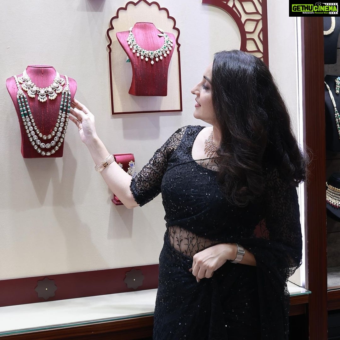 Bhama Instagram - @malabargoldanddiamonds Outfit @nikki_bridal 🤍 @shibin4865 🤍