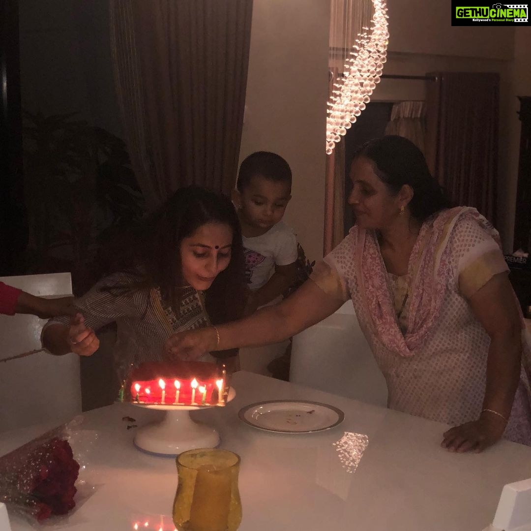 Bhama Instagram - Had a wonderful Bday with my Sweet Family&Friends😇 Blessed ♥️ @minnoose_minnoose @reshmitha_arun