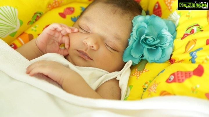 Bhama Instagram - #my niece #baby boo# #1 month old ♥️#2017#Her Mema’s photography 😛😊