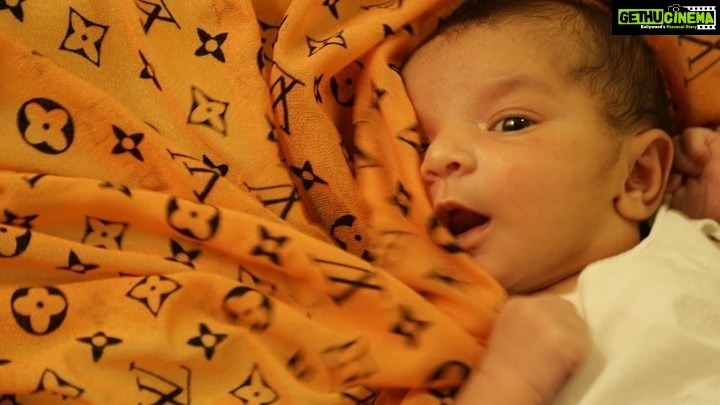 Bhama Instagram - #my niece #baby boo# #1 month old ♥️#2017#Her Mema’s photography 😛😊