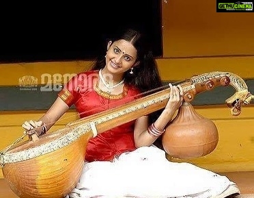 Bhama Instagram - #nivedhyam #first movie #2007 #memories 🌿 @appunayar @vinumohan_actor