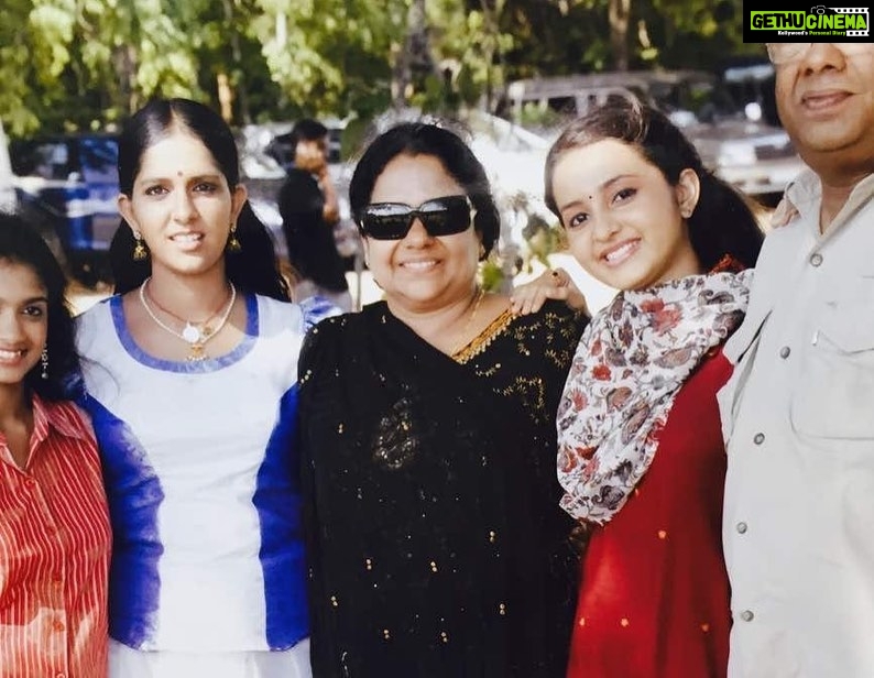 Bhama Instagram - #nivedhyam #first movie #2007 #memories 🌿 @appunayar @vinumohan_actor