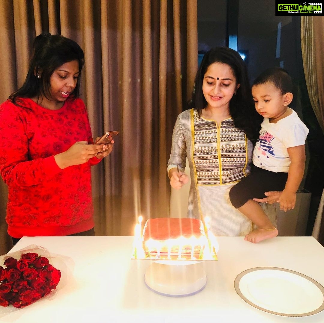 Bhama Instagram - Had a wonderful Bday with my Sweet Family&Friends😇 Blessed ♥️ @minnoose_minnoose @reshmitha_arun
