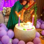 Bhama Instagram - അമ്മയ്ക്കും ചേച്ചികുട്ടിക്കും പിറന്നാളാശംസകൾ ♥️♥️♥️ #Birthday #March #family #amma&elder sissy 😘😘