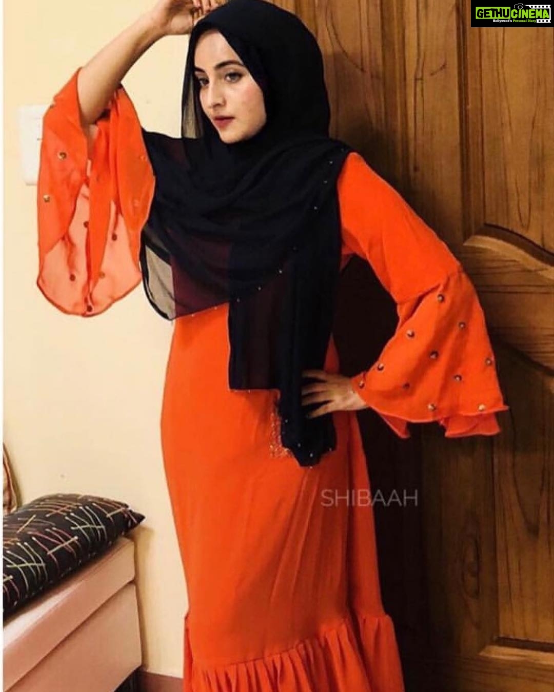 Bhama Instagram - Thank you sooo much @shibaah_ 🧡for the wonderful attire🧡#iffah @shibaah_ 💃