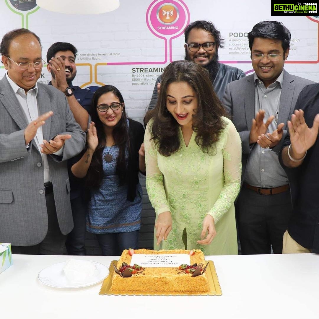 Bhama Instagram - #Team radio suno #First anniversary celebration💝 #radio suno 91.7fm #wearing @anjali_varma_official @anjaliivarma Qatar