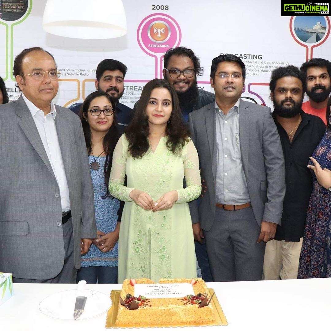 Bhama Instagram - #Team radio suno #First anniversary celebration💝 #radio suno 91.7fm #wearing @anjali_varma_official @anjaliivarma Qatar