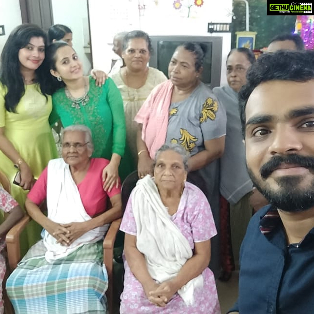 Bhama Instagram - 'അഭയ'യിലെ അമ്മമാർക്കൊപ്പം❤️ #may 23 #b'day @anna_mary_cherian @mira_by_ann @vaisakh_c_ BLESSED🙏🏻 Kalamassery, India